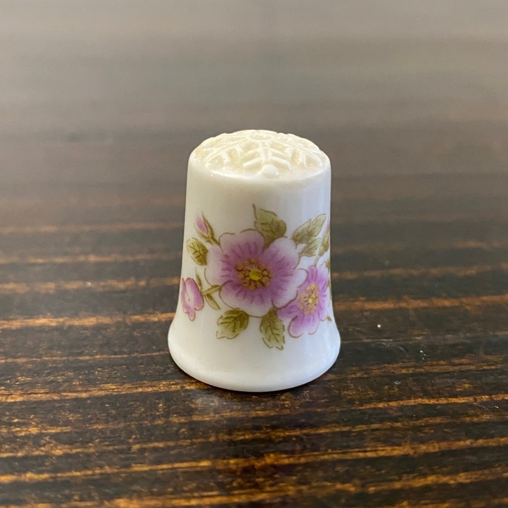 Jaeger Bavaria Germany Porcelain Thimble Pink Floral Snowflake Top Vintage